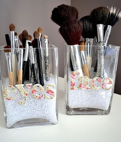 https://www.artsandclassy.com/wp-content/uploads/2014/03/Bathroom_Storage_Makeup_Brushes_arts_and_Classy_blog_03.jpg