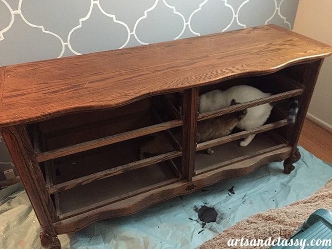 DIY French Provincial Dresser Makeover for my Vintage Bedroom at www.artsandclassy.com