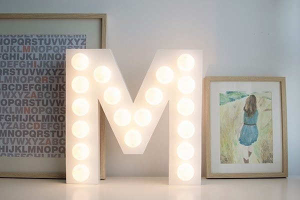 Falling in Love with DIY Marquee Lighting Projects! Here is a round up of some amazing Marquee lighting projects via www.artsandclassy.com