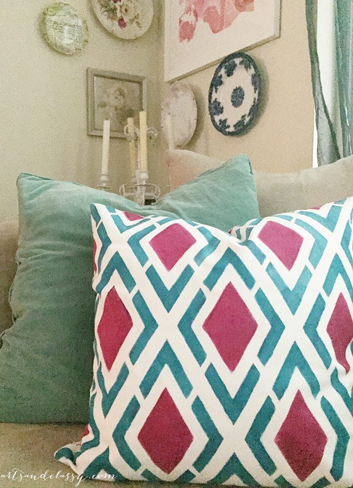 Diy project how to paint a pillow with Cutting Edge Stencils kit!