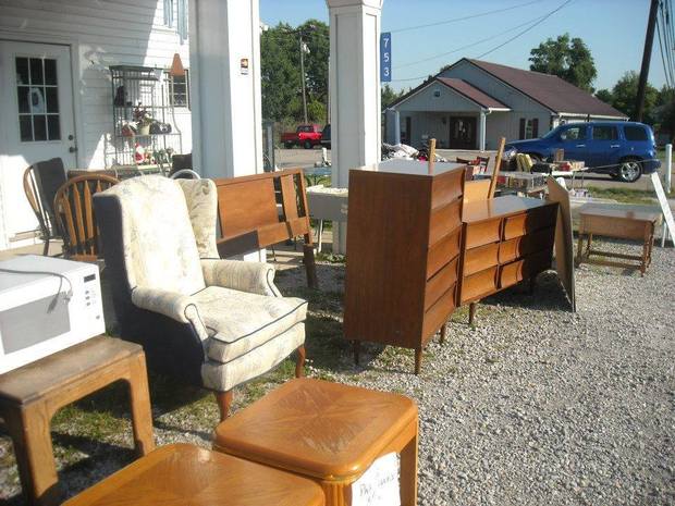 26 Yard Sale Furniture Flips That Will Make You FLIP!