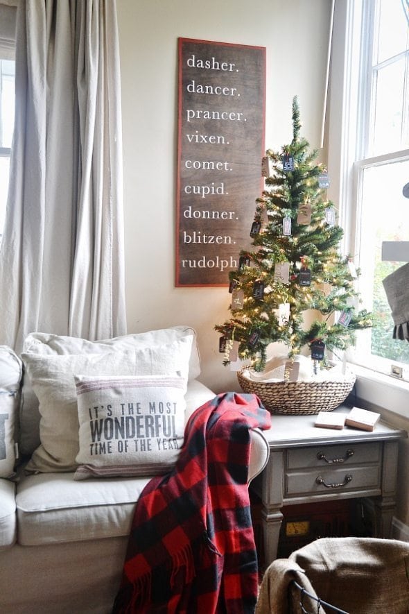 My Top 5 Holiday Decorating Tips + A Giveaway! -04