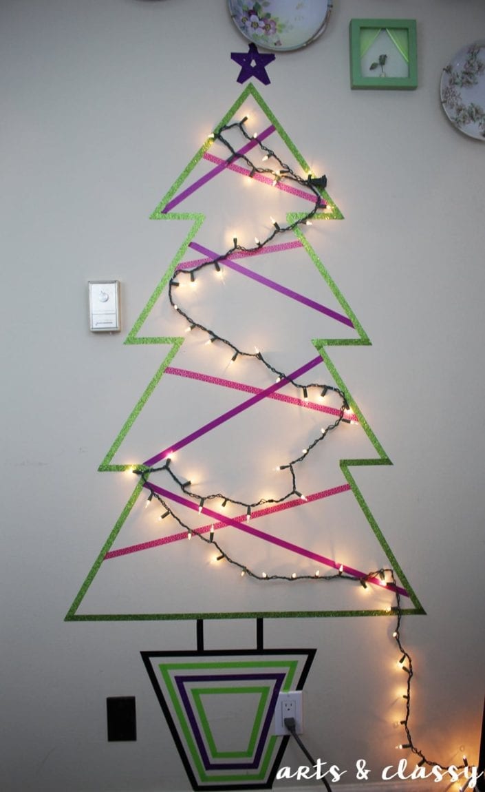 DIY Christmas Tree for people with no space or a small budget. Learn more at www.artsandclassy.com-06
