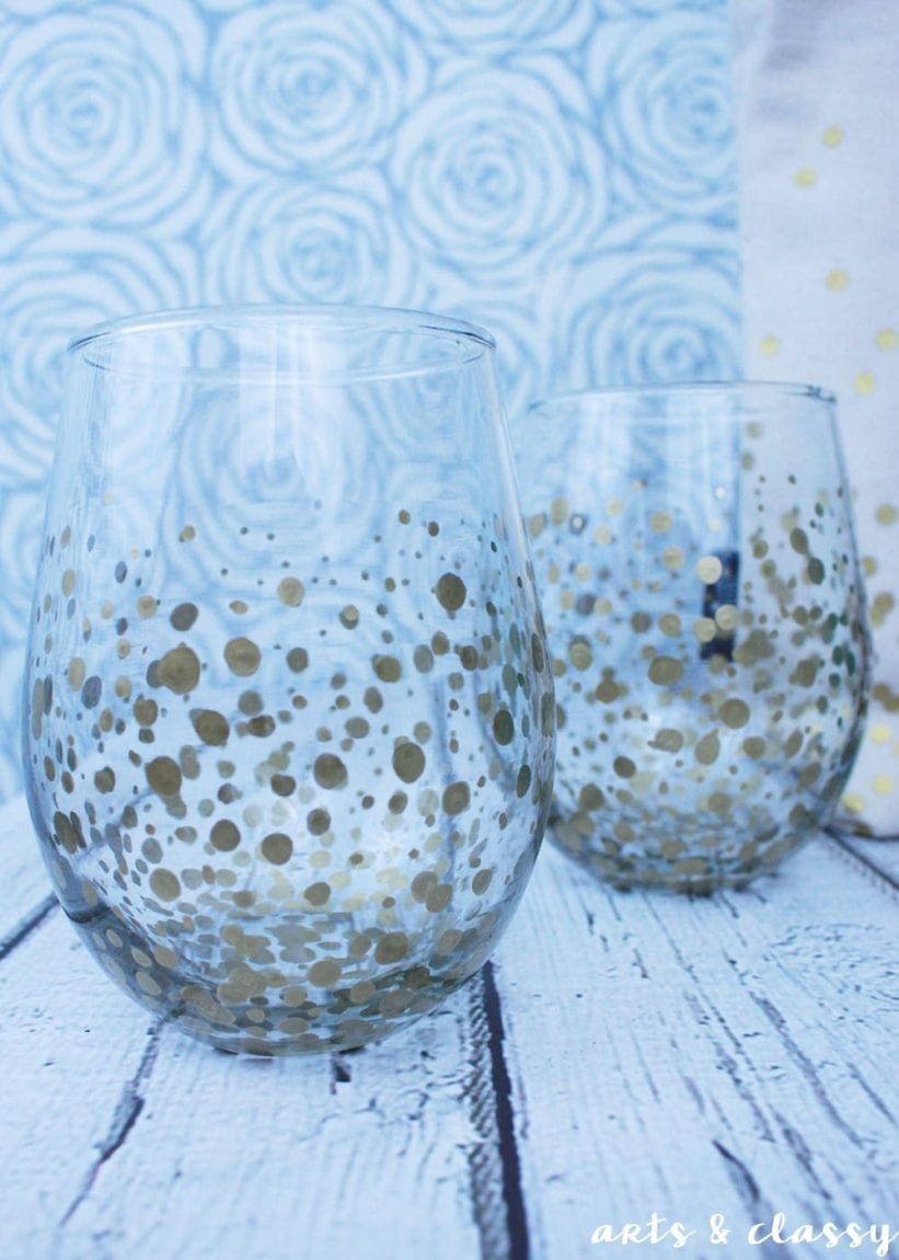 Easy DIY Christmas Gifts Idea - Glam Stemless Wine Glasses-03
