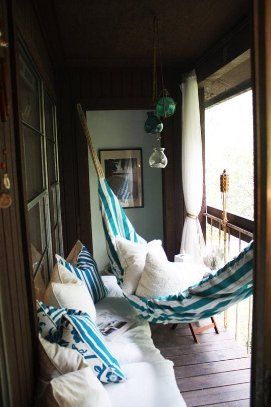 how-to-make-your-balcony-look-cozy