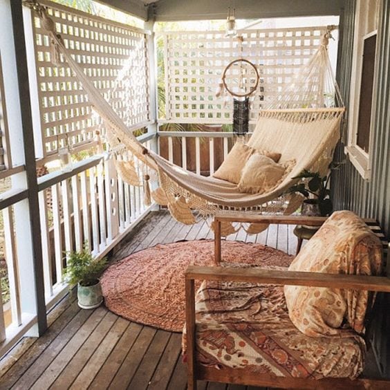 how-to-make-your-balcony-look-cozy