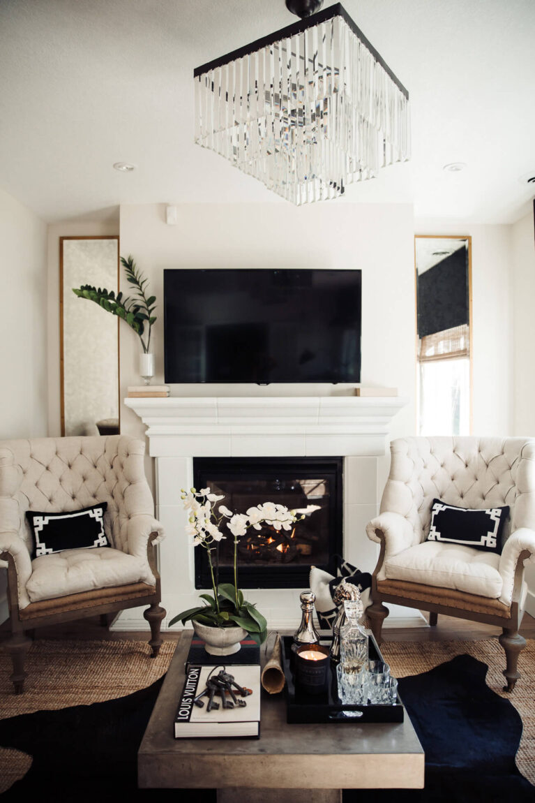 Are you feeling cramped in your living room? Do you feel like you can't breathe? Are you looking for ways to make it look bigger without doing any extra renovations? Worry not, we have some easy tips and tricks that will help give your living room an illusion of space. Keep reading as we share our best advice on how to make a small living room look much bigger!