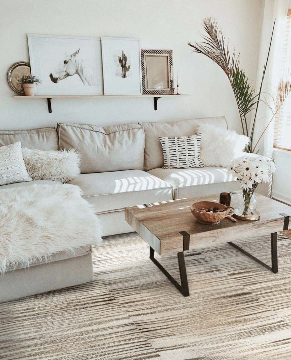 Making your living room look bigger doesn't have to be hard. With these easy tips, you can create an open and spacious atmosphere in no time!