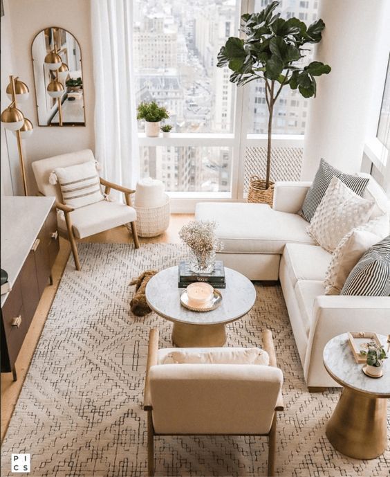 Making your living room look bigger doesn't have to be hard. With these easy tips, you can create an open and spacious atmosphere in no time!