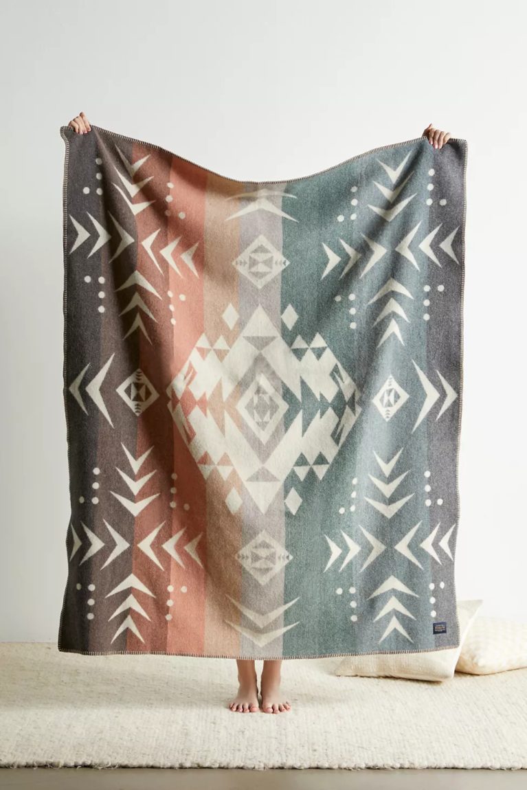 Where to find my favorite decorative throw blankets for your home. Shop beautiful and cozy throw blankets to snuggle up with, no matter what the season. I've got decorative throws for every style. 