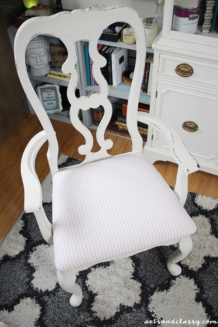DIY Projects – Queen Anne Chair Gets a Shabby Chic Makeover