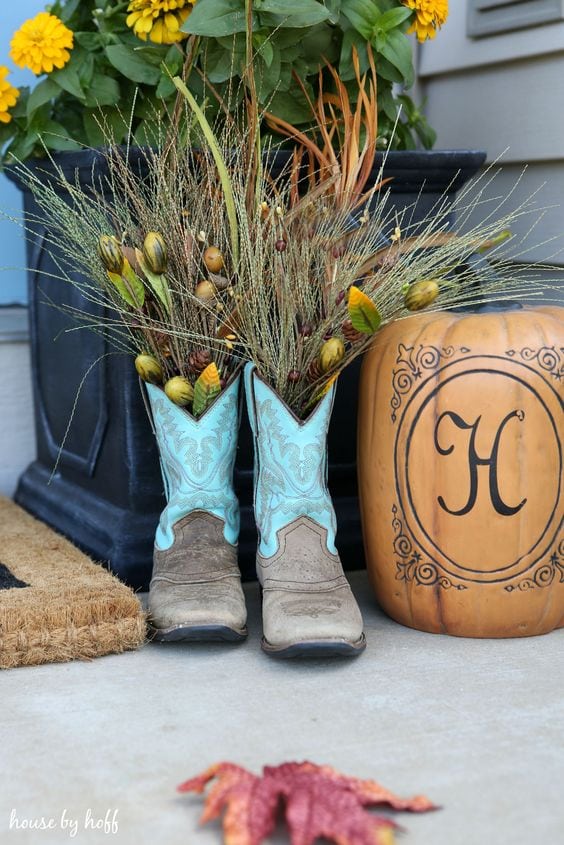 8 Tips on How to Decorate Your Porch for Fall + Free Printables