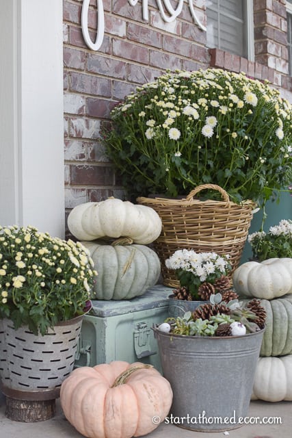 8 Tips on How to Decorate Your Porch for Fall + Free Printables