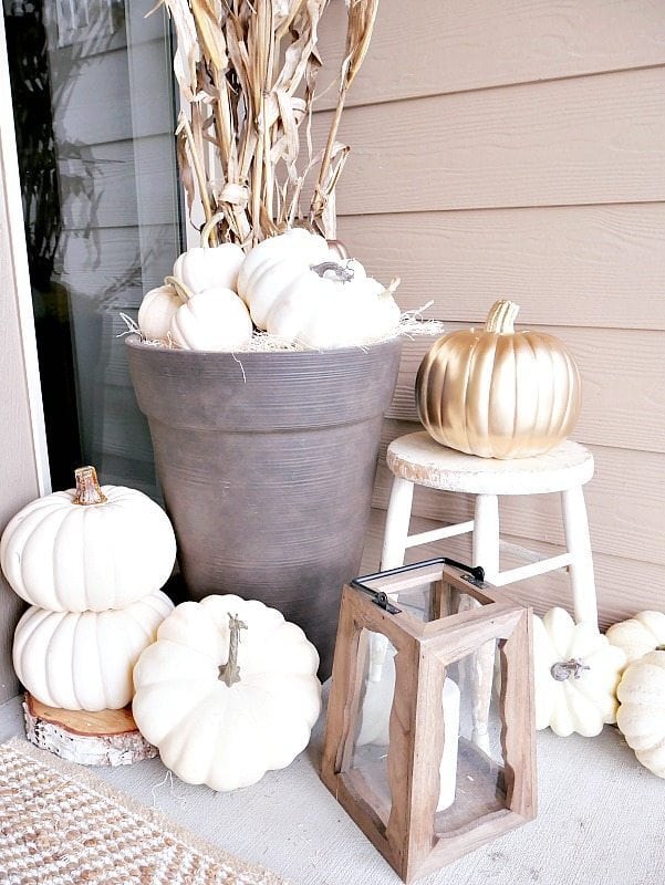 8 Tips on How to Decorate Your Porch for Fall + Free Printables