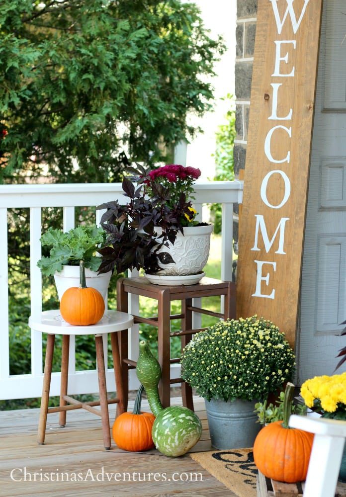 8 Tips on How to Decorate Your Porch for Fall + Free Printables