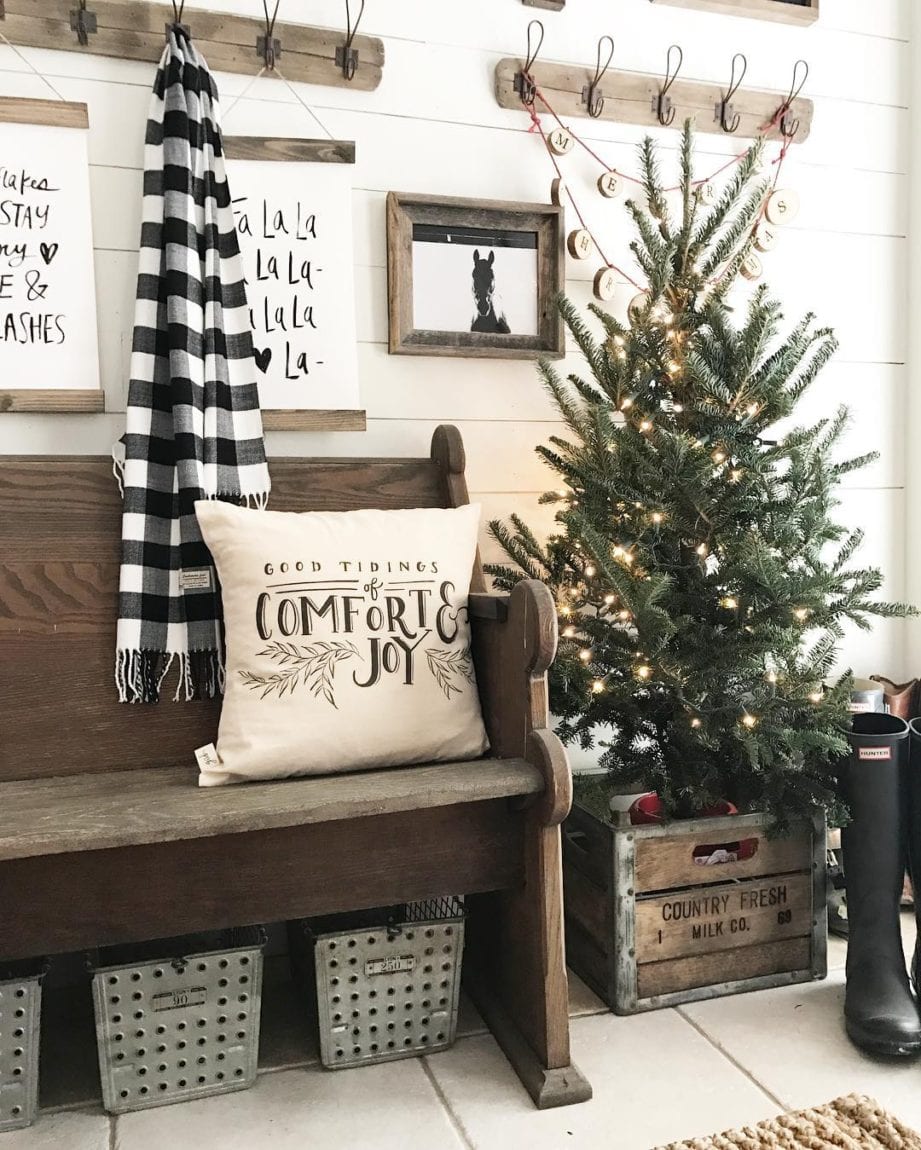 10 Tips on Home Decorating For Christmas on a Budget