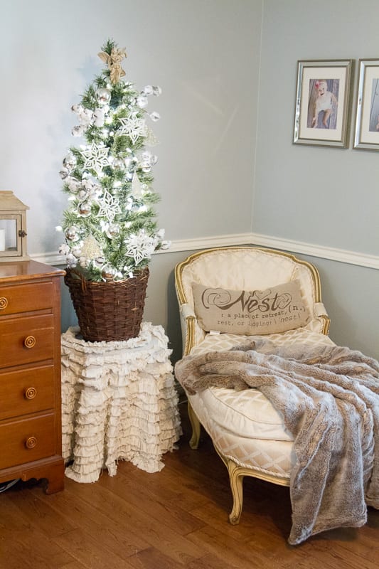 10 Tips on Home Decorating For Christmas on a Budget