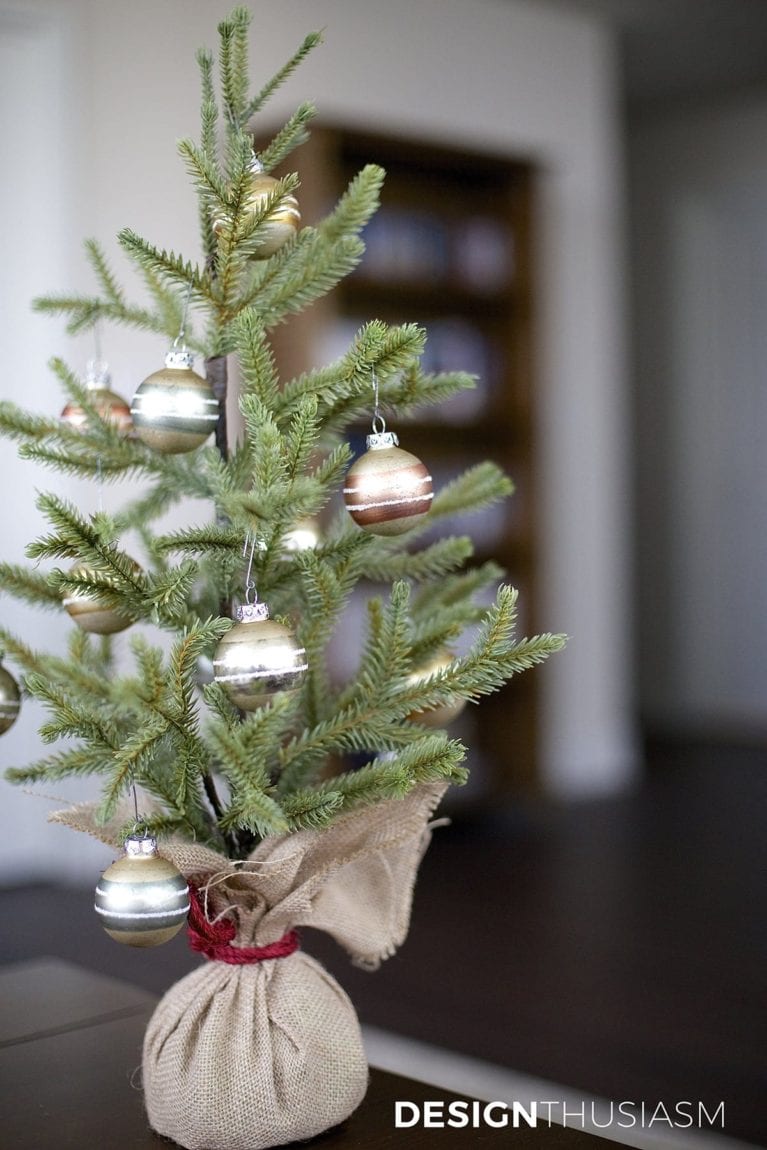 10 Tips on Home Decorating For Christmas on a Budget