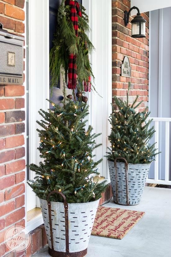 10 Tips on Home Decorating For Christmas on a Budget