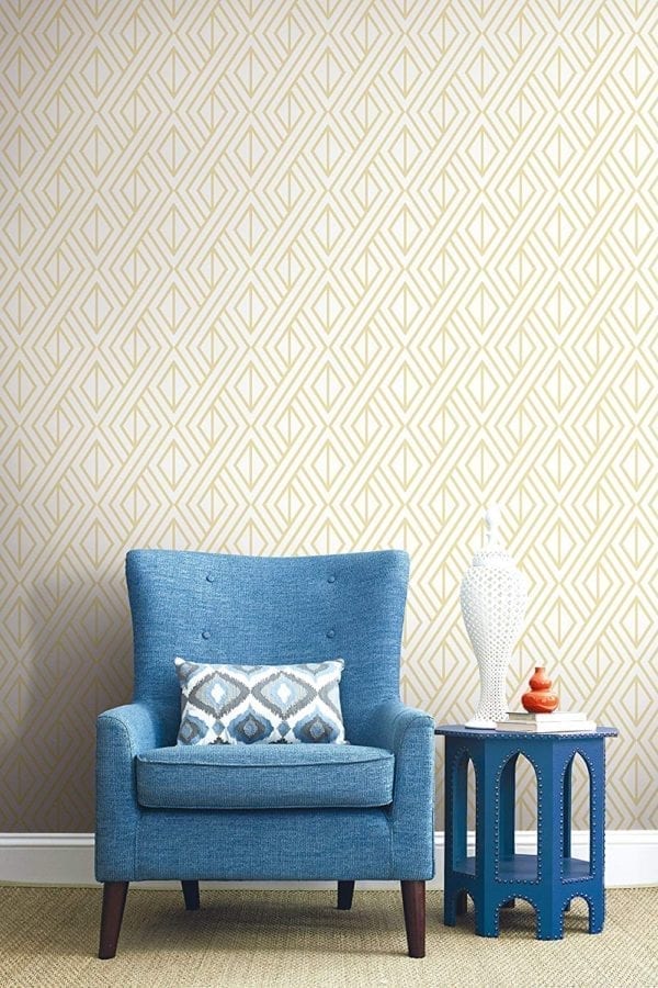 View of How to Easily Decorate Rental Apartment Walls with 9 Creative Ideas ...