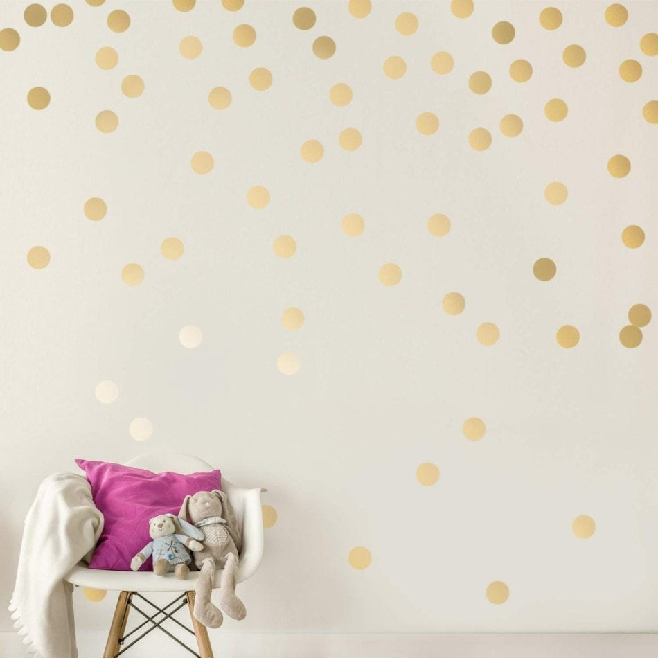 9 Types of Apartment Decorating Wall Ideas and Inspiration - These different ideas will inspire you to tackle your rental without fear of damaging the walls. #apartmentdecorating #rentaldecor #walldecorations #accentwall #temporarywallpaper #washitape