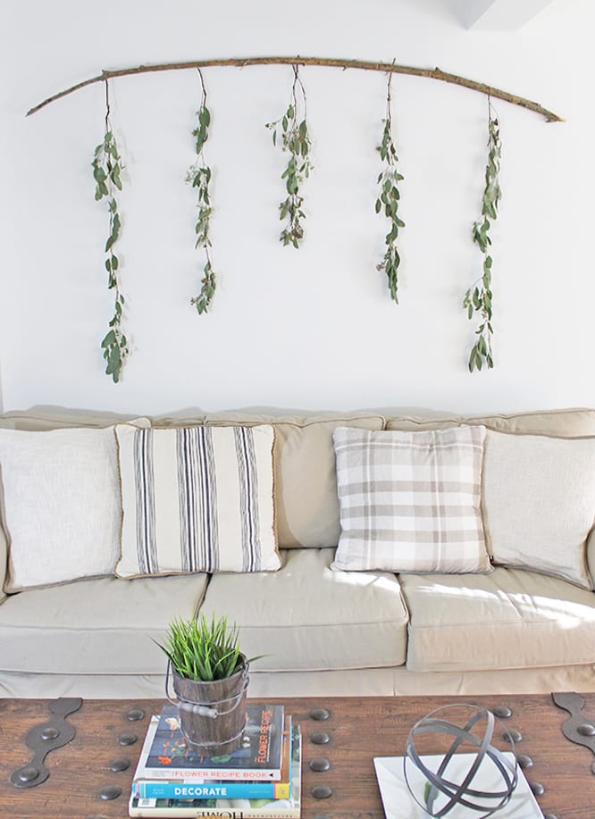 9 Types of Apartment Decorating Wall Ideas and Inspiration - These different ideas will inspire you to tackle your rental without fear of damaging the walls. #apartmentdecorating #rentaldecor #walldecorations #accentwall #naturedecor 