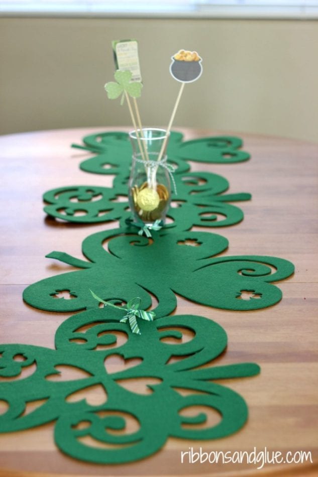 Check out these amazing St. Patricks Day Decorations Decor Ideas for your home! You can decorate your home on even the smallest of budgets. 
