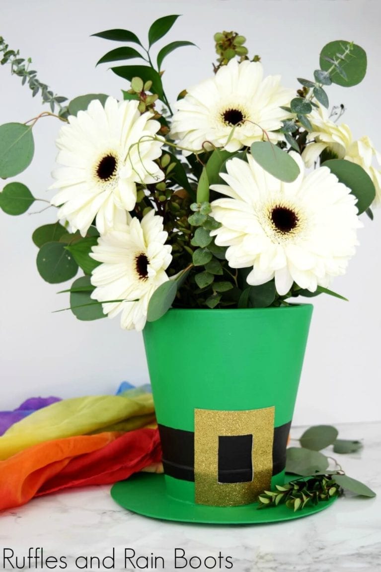 Check out these amazing St. Patricks Day Decorations Decor Ideas for your home! You can decorate your home on even the smallest of budgets. 