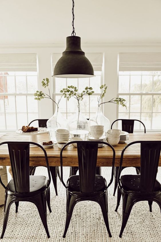 Take a Seat - A Guide to the Best Black Farmhouse Chairs