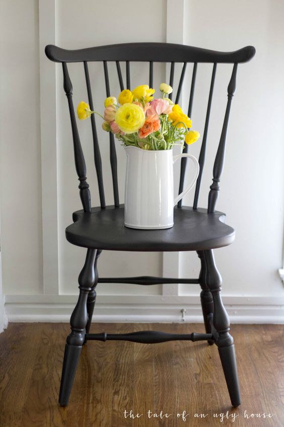 Take a Seat - A Guide to the Best Black Farmhouse Chairs