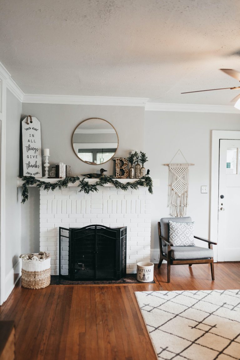 Mantel makeovers are one of my favorite ways to swap out decor seasonally. It’s probably one of the easiest places to start when it comes to rearranging your decor. Things like lanterns, pillar candles, mason jars, garlands, and frames are often used as farmhouse decorations on a fireplace mantel. 
