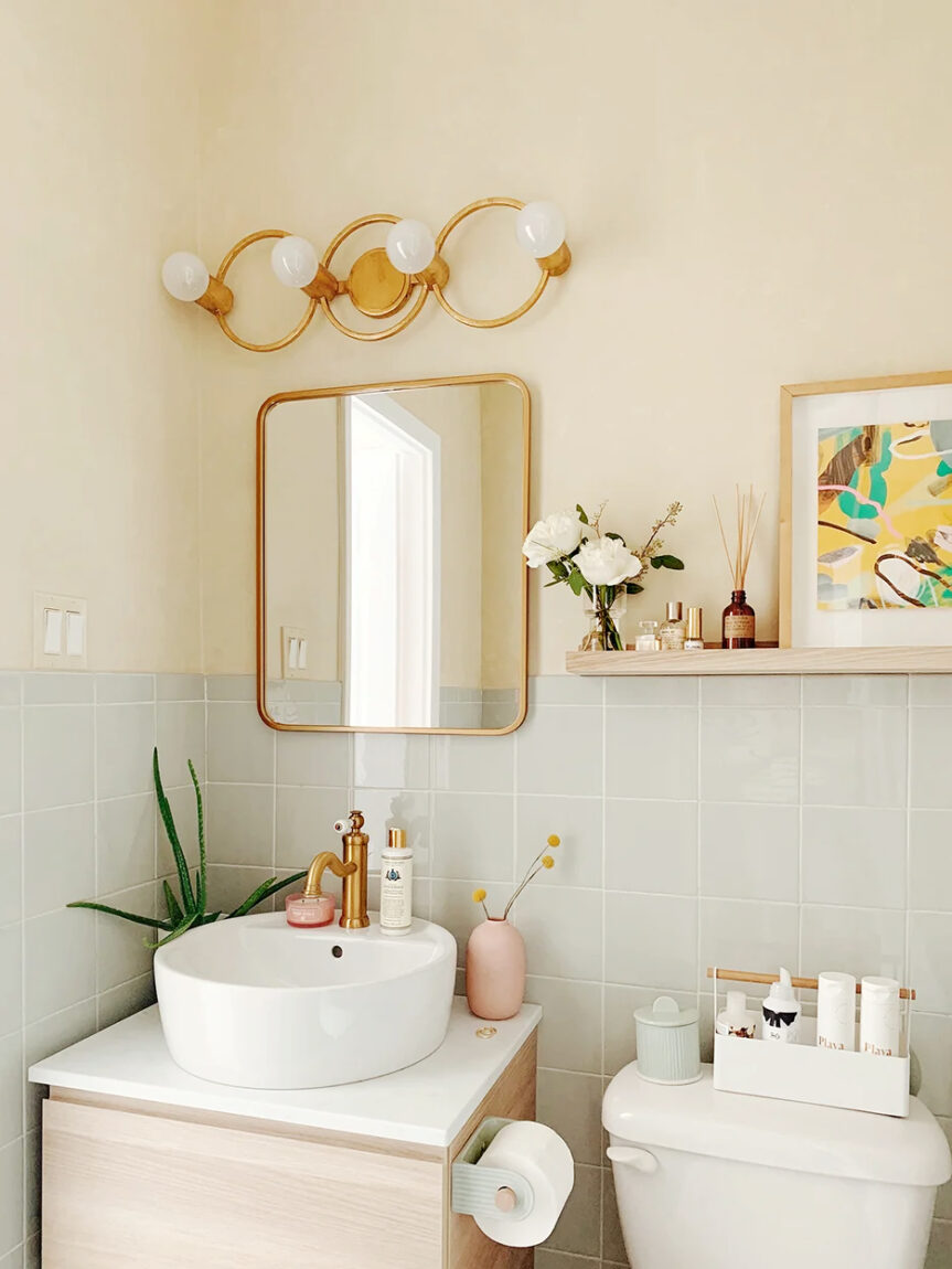 Looking for a great bathroom remodel idea? These 15 gorgeous bathroom remodels will help you squeeze maximum design style into a small space. Dig in and enjoy.