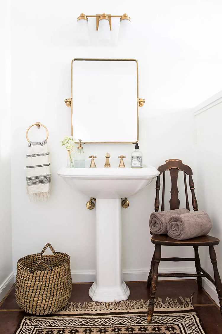 Looking for a great bathroom remodel idea? These 15 gorgeous bathroom remodels will help you squeeze maximum design style into a small space. Dig in and enjoy.