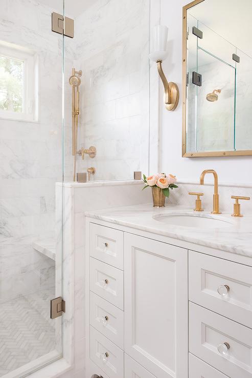 Looking for a great bathroom remodel idea? These 15 gorgeous bathroom remodels will help you squeeze maximum design style into a small space. Dig in and enjoy.