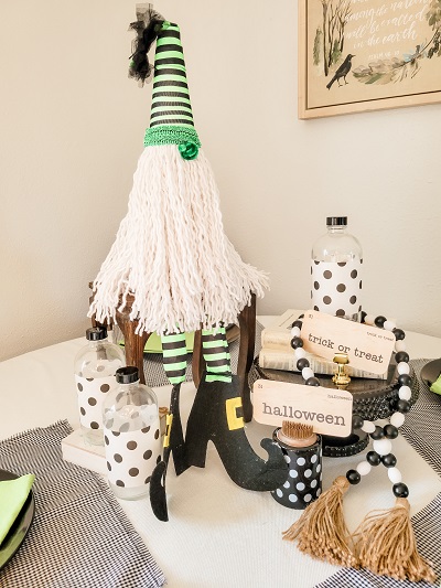 Welcome to the Whimsy Home Wednesday Linky Party. Today the hosts and I are sharing a few of our favorite Halloween projects and we cannot wait to be inspired by what you link up in Whimsy Home Wednesday #1 – Whimsical Halloween Home!