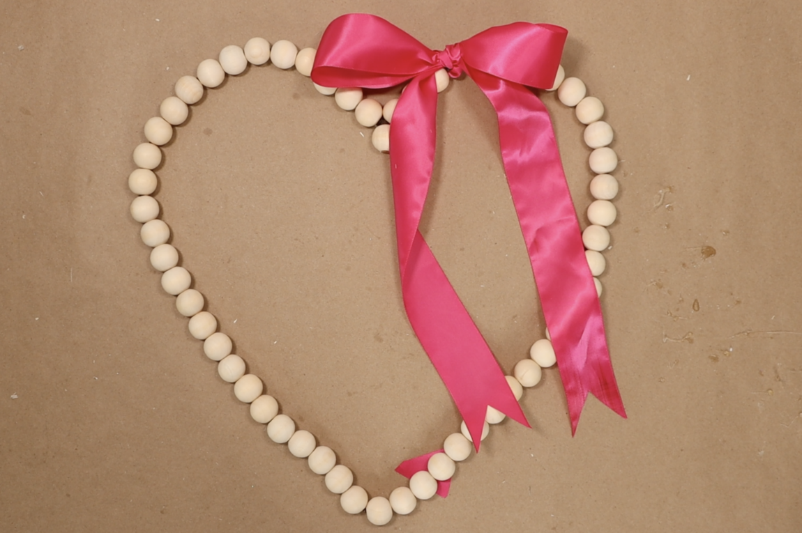 Easy-valentines-wreath-diy-wood-bead-heart-decor-decoration