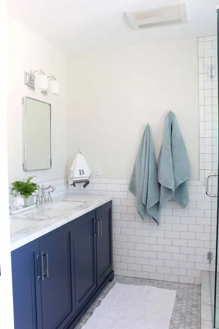 8 Essential Tips for Decorating a Navy Blue Bathroom on a Tight Budget - Marble Countertops