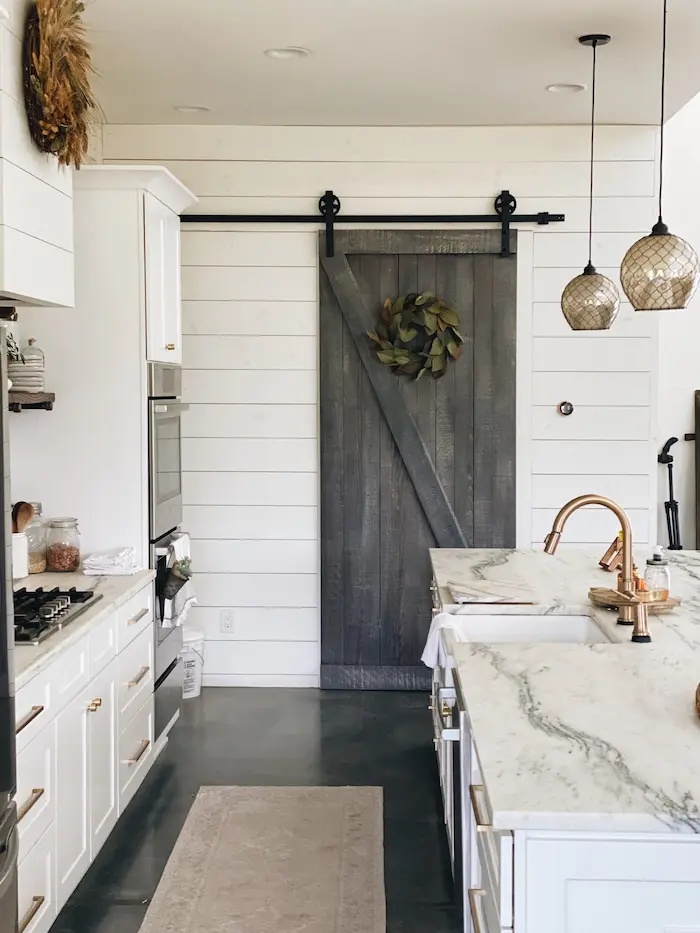 34 Essential Farmhouse Kitchen Wall Décor Ideas