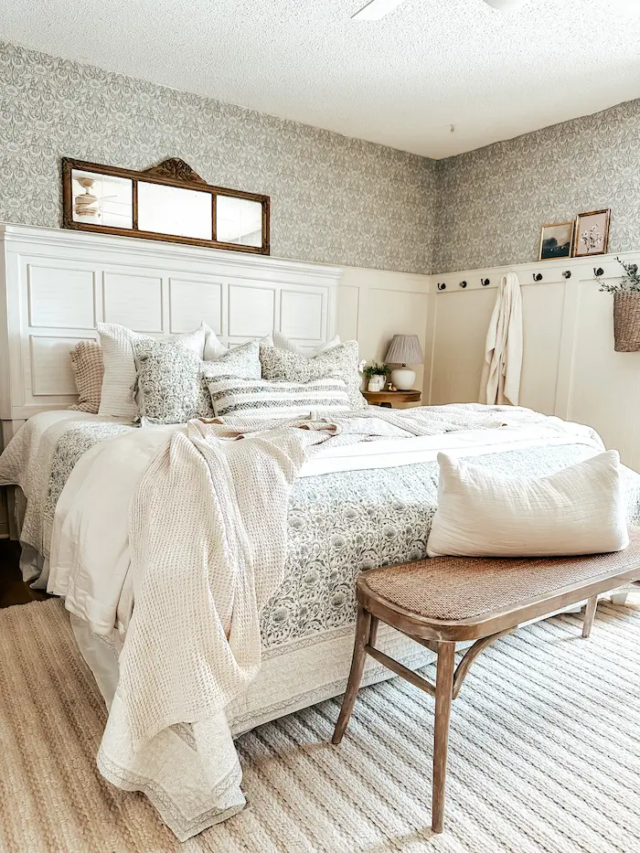 Infuse rustic farmhouse decor into your bedroom without emptying your wallet. Explore 15 affordable ideas for a budget-friendly bedroom makeover.
