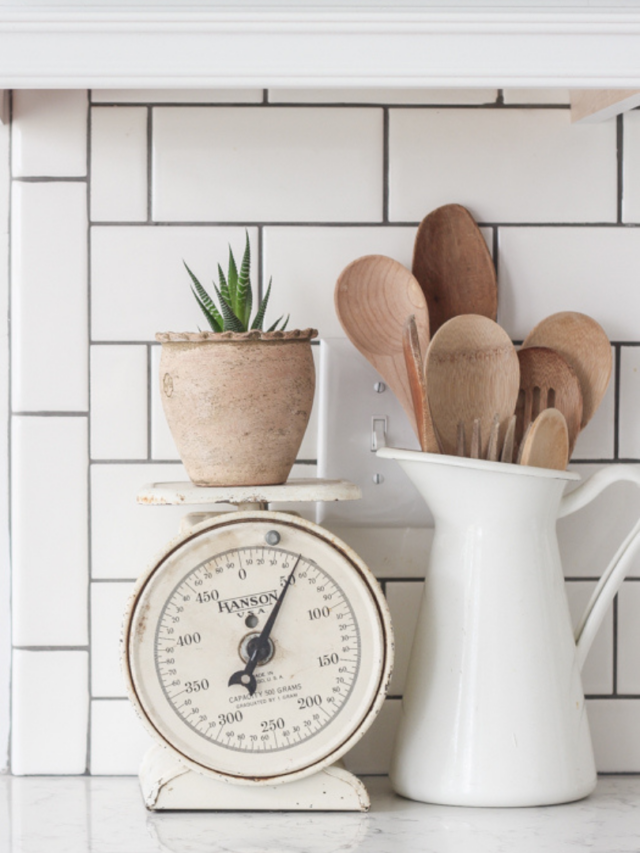 11 Farmhouse Kitchen Decor Items On a Budget –  Under $50!