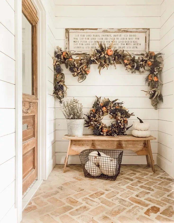 Get inspired by these elegant entryway decor ideas for the fall season. Transform your space with style.
