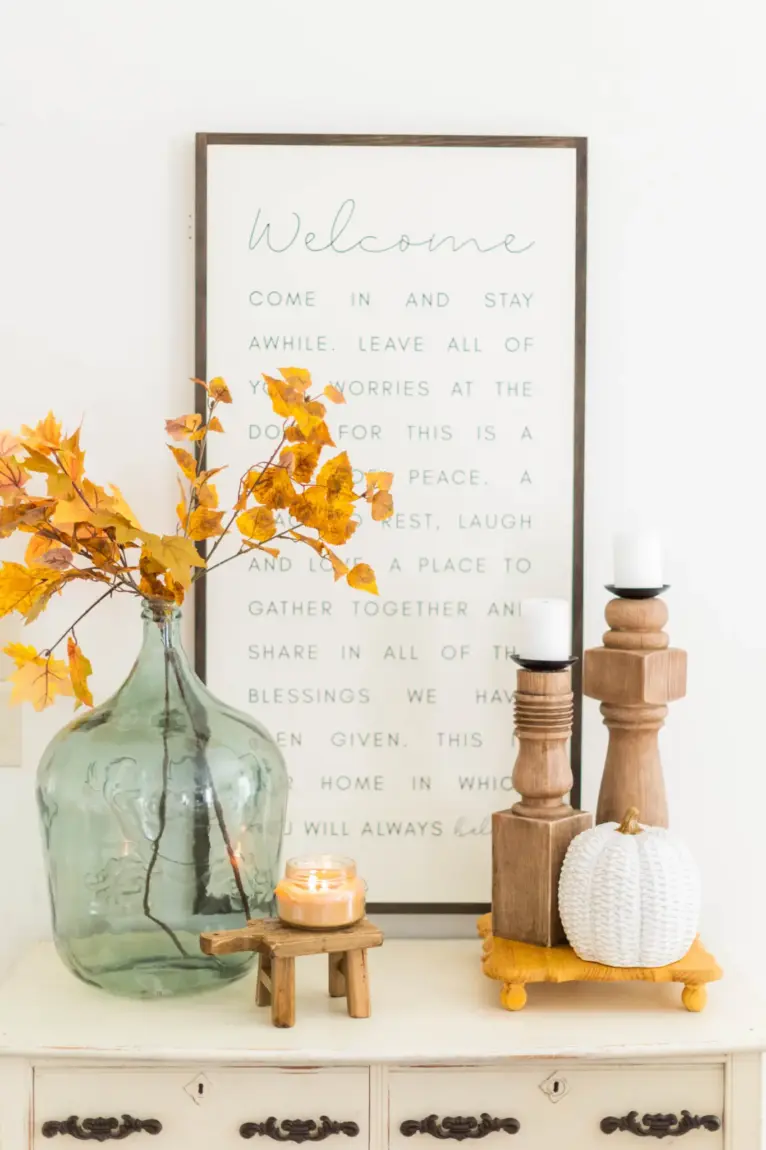 Make your entryway shine with elegance this fall. Get inspired by these decor ideas.

