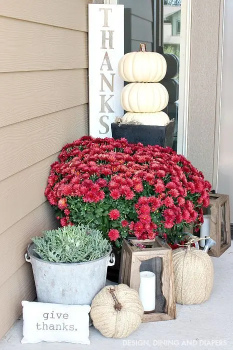 Transform your entryway with fall decor ideas that exude elegance and warmth. Welcome the season in style.
