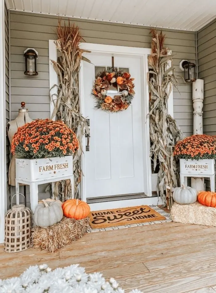 Stunning Outdoor Fall Decor. Make your outdoor space inviting with these fall decor ideas.
