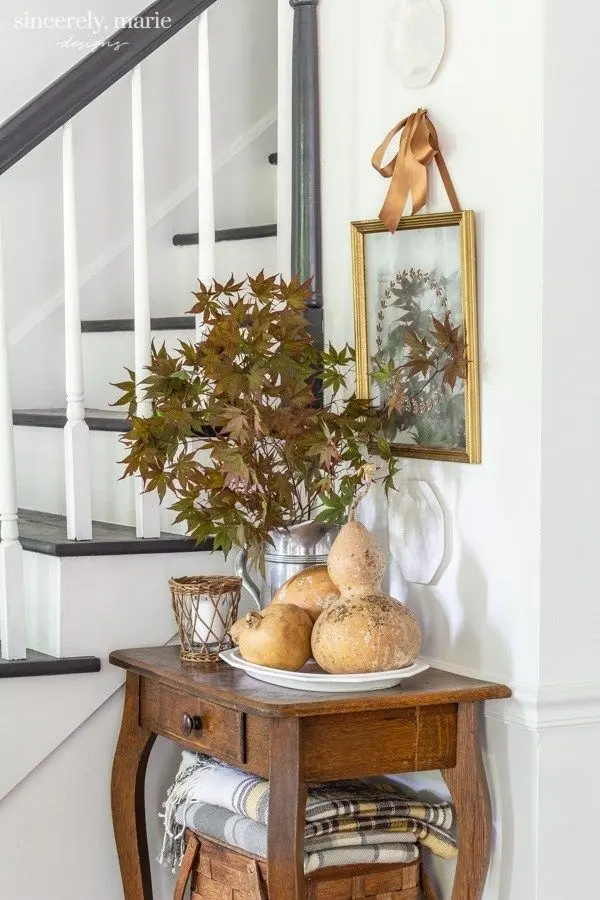 Transform your entryway into a warm and inviting space with these fall decor ideas.
