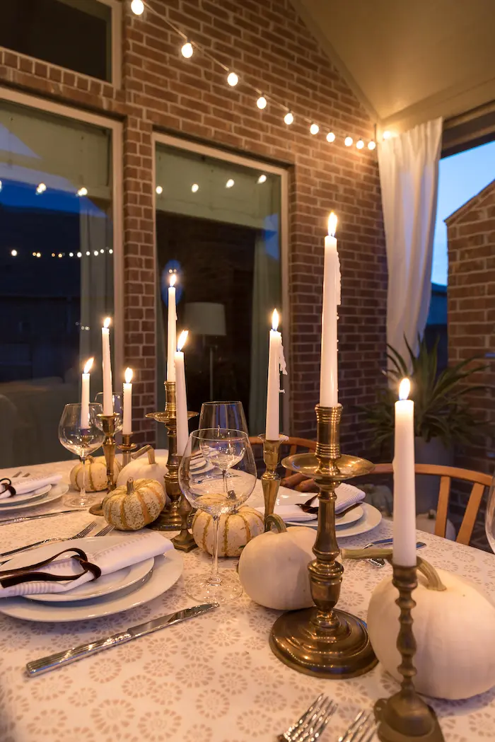 Thanksgiving Table Settings with Seasonal Charm	