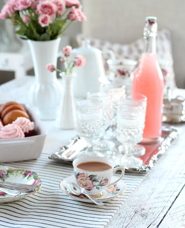 Elevate your Valentine's Day celebrations with vintage elegance. Explore 15 decor ideas that radiate classic charm and timeless beauty.
