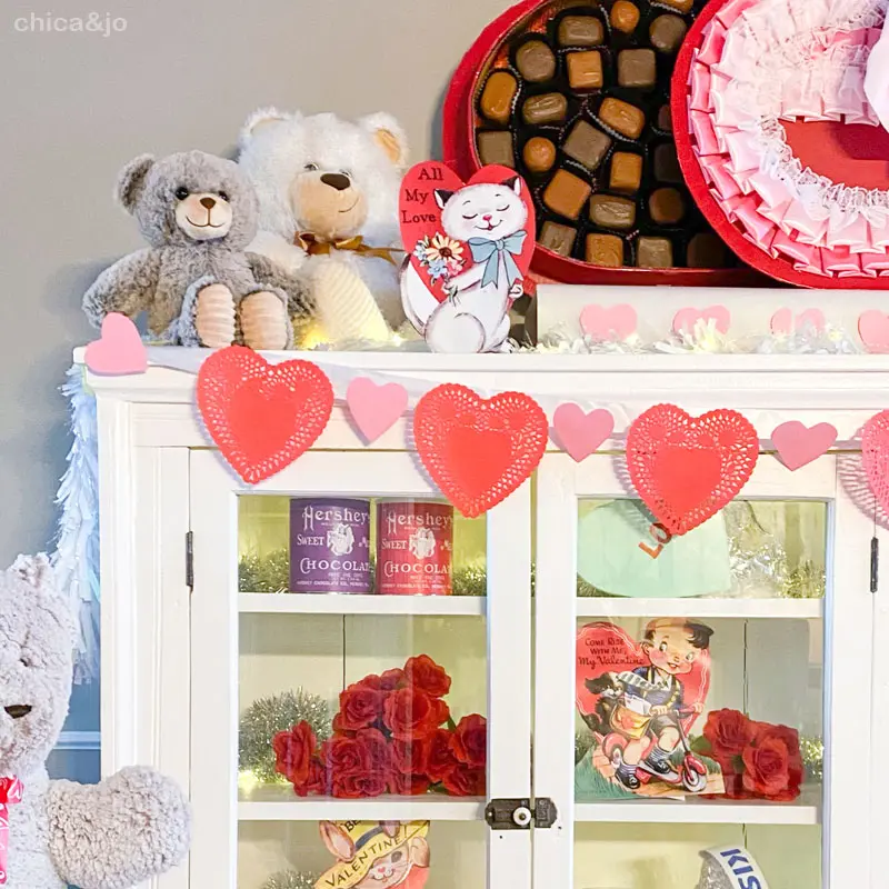 Delight in the beauty of vintage with our handpicked Valentine's Day decor ideas. Transform your home into a haven of romance and classic charm.
