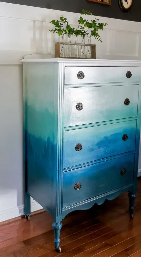 Upgrade your bedroom with these painted furniture ideas! Discover 25 stunning upgrades that will transform your space into a cozy retreat.