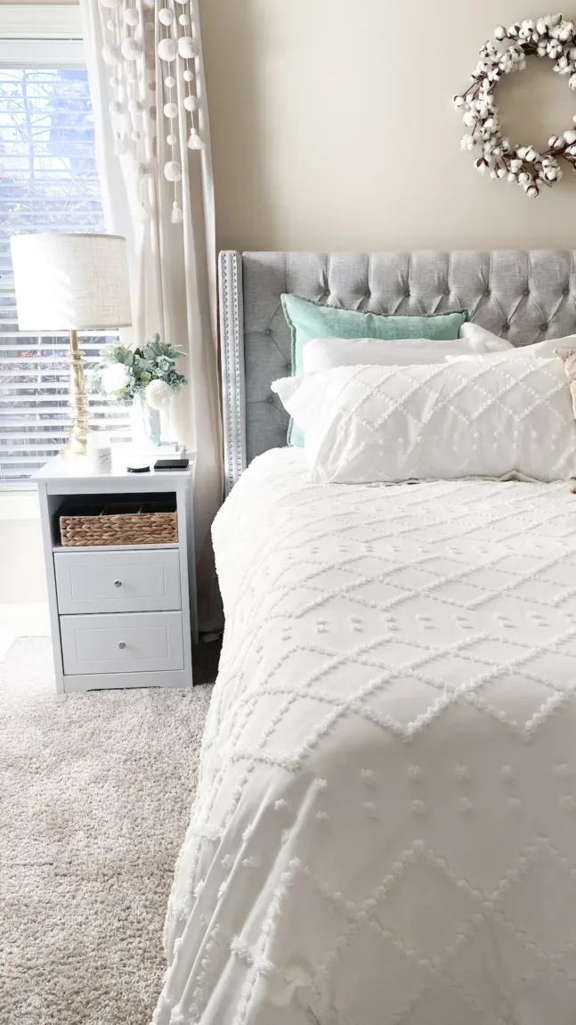 Revitalize your bedroom and living space for the season ahead with these 9 spring decor ideas. From breezy textiles to nature-inspired accents, bring the outdoors in with style.
